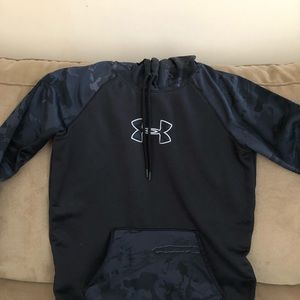 Adorable Camo under armor woman’s small hoodie .